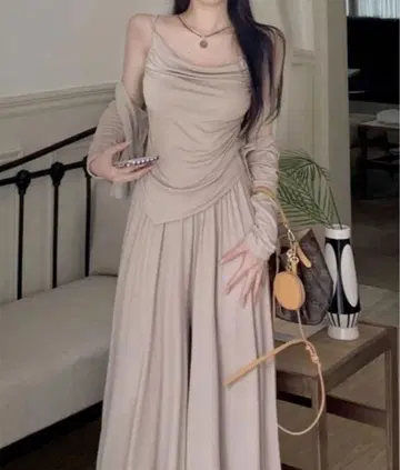 베이지 드레이프 디자인 셋업 가디건 세트