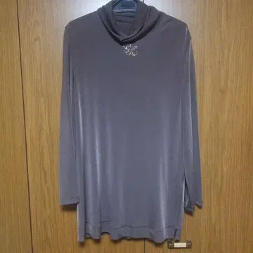 이타리야 비쥬 장식 그레이 긴팔 티셔츠