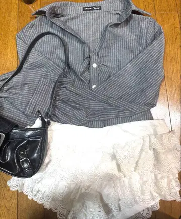 스트라이프 셔츠와 레이스 스커트, 백 세트