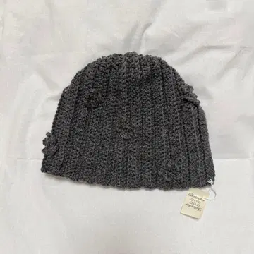 3D flower beanie / gray