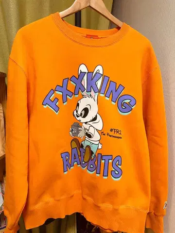 FR2 카메라 토끼 맨투맨