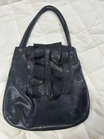 프릴 디자인 블랙 숄더백