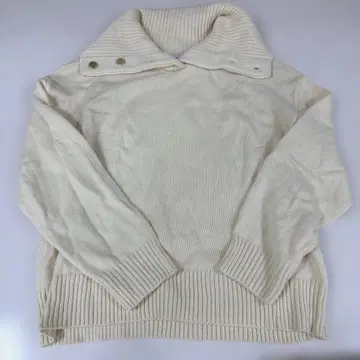 LE SOUK 아이보리 하이넥 스웨터 니트 골드 버튼