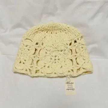flower motif beanie / Ivory