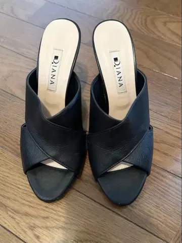 다이애나 블랙 오픈토 샌들 하이힐