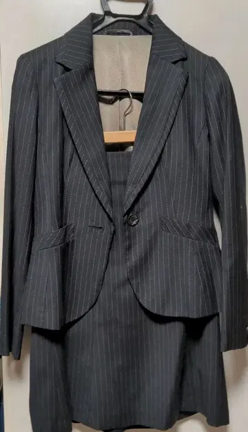 P.S.FA 스트라이프 패턴 스커트 수트