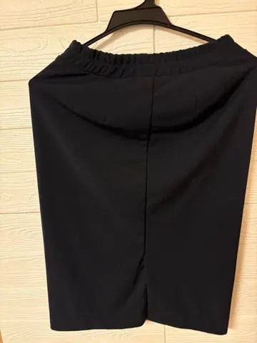 Theory 띠어리 타이트 스커트 블랙 M 사이즈 스트레치 소재 새상품급