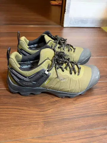 KEEN 아웃도어 신발 올리브 그린