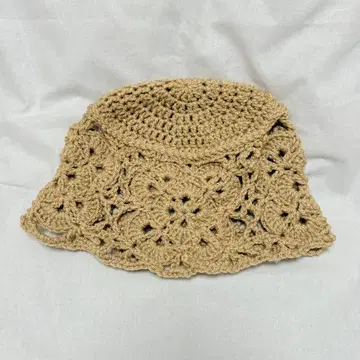 flower motif beanie / beige