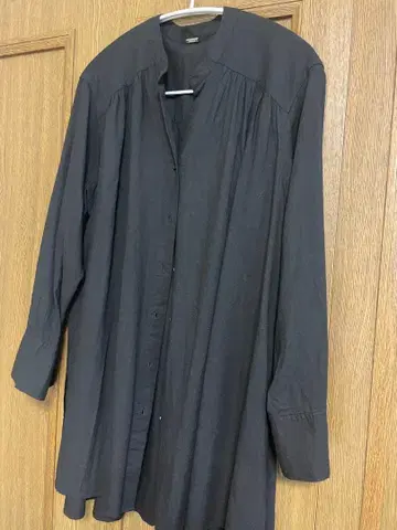 미라 오웬 블랙 긴팔 셔츠