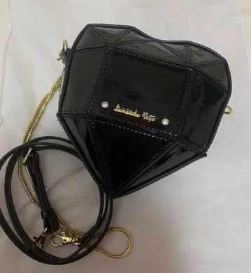 다각 하트 백 블랙