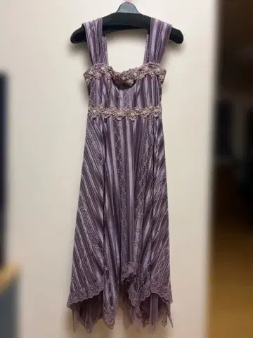보라색 스트라이프 드레스