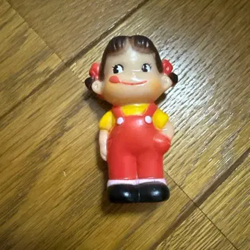 여자아이 피규어 땋은 머리 빨간색 오버롤