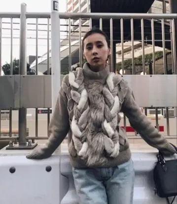 Ameri 퍼 달린 터틀넥 니트