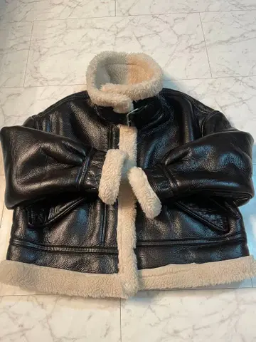 ZARA 숏 기장 무스탕 코트 블랙