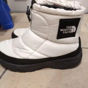 THE NORTH FACE 화이트 부츠