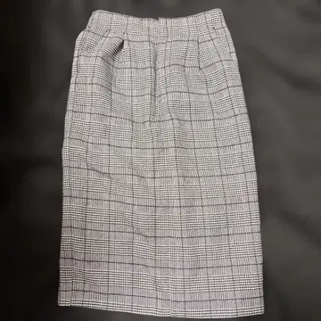 화이트 블랙 체크 타이트 스커트 슬릿 포함