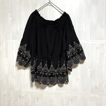 [쉽스] 자수 프릴 셔링 블랙 깔끔한 외출 새상품급