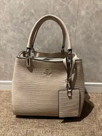 D.KELLY 크로커다일 무늬 미니 핸드백 베이지