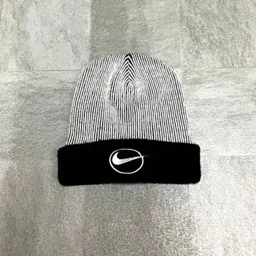 NIKE 90s 화이트 택 비니