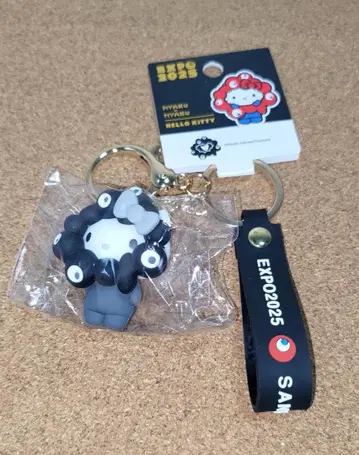 간사이 박람회 한정판 산리오 키링 블랙 미야쿠미야쿠 키티