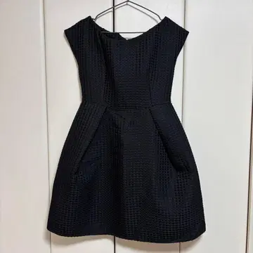 블랙 슬리브리스 A라인 미니 원피스