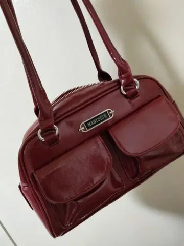 버건디 가죽 숄더백