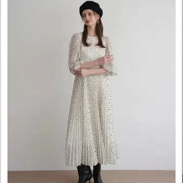 Acka dot pleats one-piece