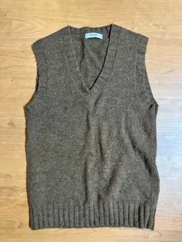 디스트릭트 유나이티드 애로우즈 울 베스트