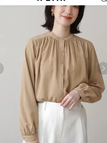 내추럴 뷰티 베이직 골드 버튼 블라우스