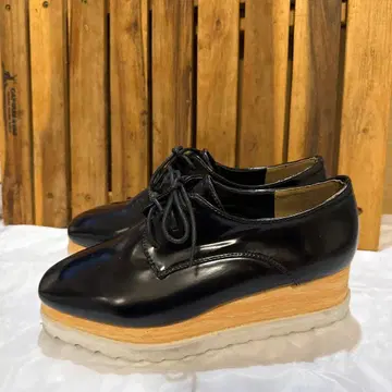 새상품급 레이스업 통굽 신발 사이즈 M flicka