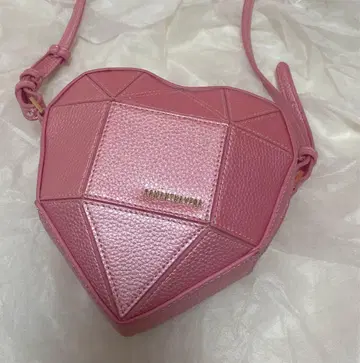 다각 하트 핑 숄더백