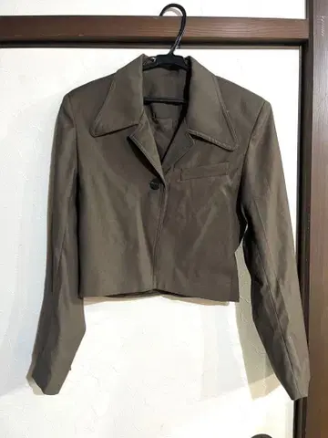 브라운/카키 테일러드 자켓 크롭 기장 울 100%