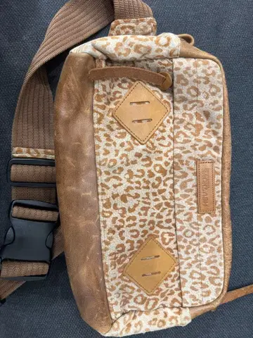 BACKLASH ISAMU KATAYAMA 레오파드 무늬 바디백