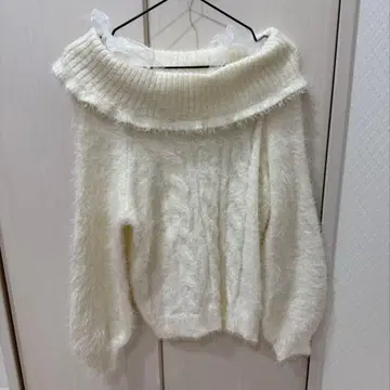 Ank Rouge 오프숄더 샤기 니트 어깨 리본 화이트