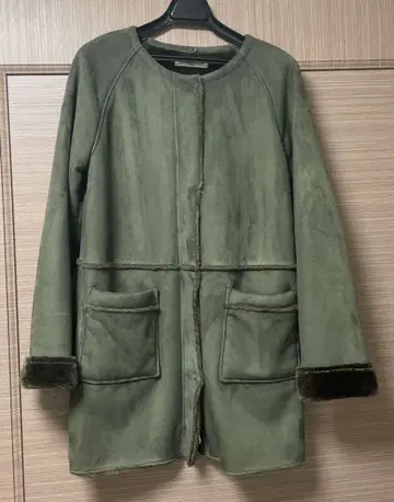 보아 무스탕 코트 카키