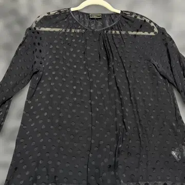 두즈엠 클래스 시어 블라우스