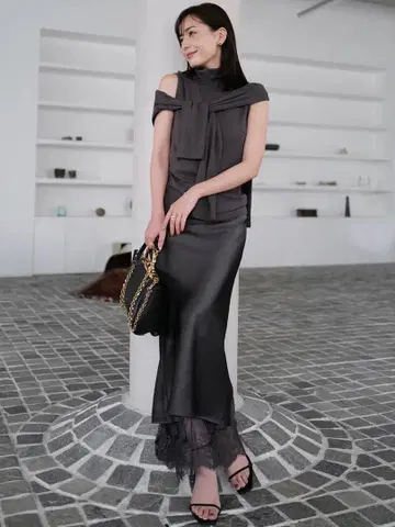 아뉴앙스 레이스 레이어드 새틴 내로우 스커트