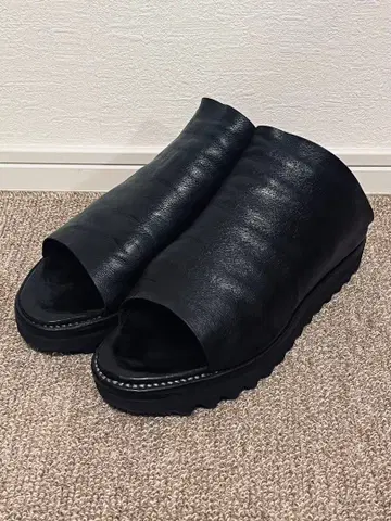 GUIDI E29C KANGAROO FULL GRAIN 플랫 샌들