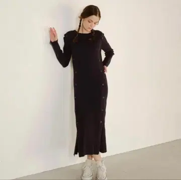 PINUE 버튼 슬릿 니트 원피스 ( NAVY )