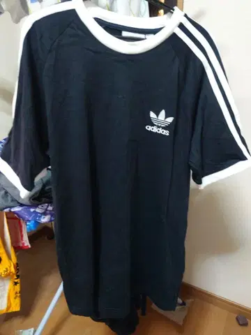 아디다스 클래식 쓰리 스트라이프 티셔츠 블랙 XS