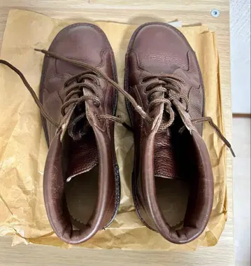 스트뢰버 브라운 가죽 부티