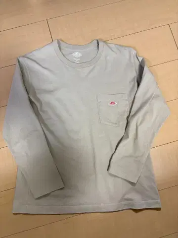 단톤 긴팔 티셔츠