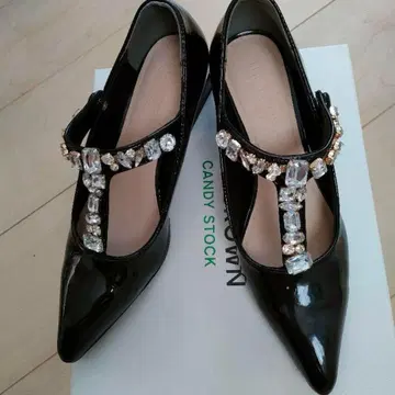 릴리 브라운 비쥬 티 스트랩 펌프스