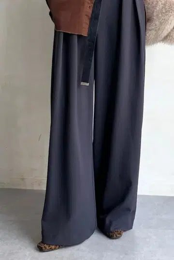 최저가 미사용 새상품 본딩 조젯 턱 와이드 팬츠 두두