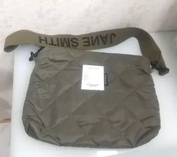 JANE SMITH 퀼팅 숄더백 카키 경량 그린 계열