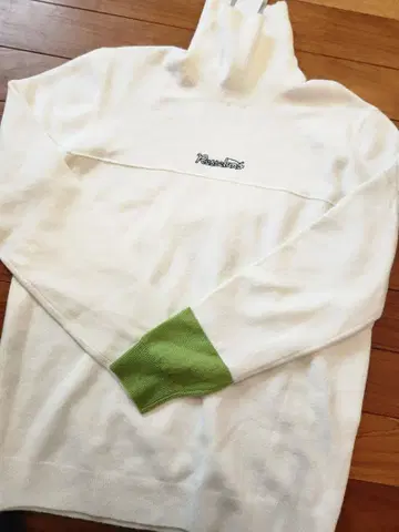 러셀노 사이즈 6 새상품 긴팔 하이넥 화이트