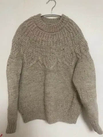 BATONER 베이지 긴팔 스웨터