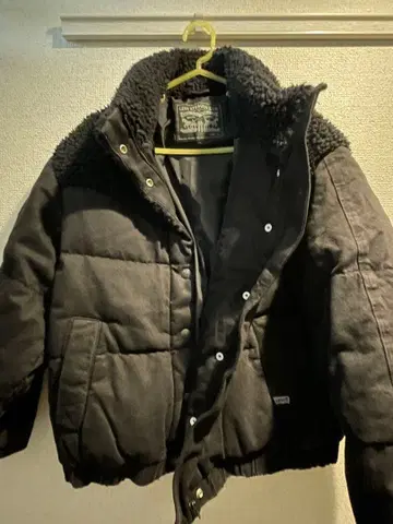 LEVI'S 보아 카라 부착 다운 자켓 S 사이즈 블랙