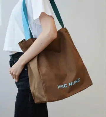 HINC NUNC 브라운 토트백